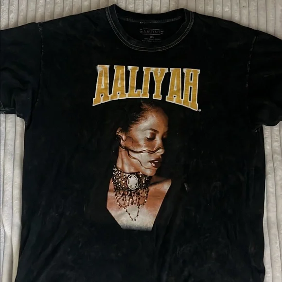 Forever 21 Aaliyah graphic t shirt